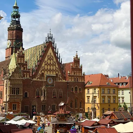 Rynek Downtown By Bookinghost Βρότσλαβ
